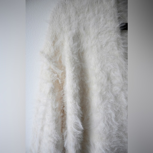 Free People Faux Fur Sweater NWT - Picture 6 of 8